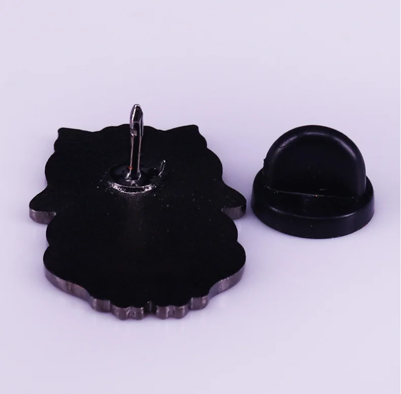 Эмалированная заколка с изображением свинки Гомера Лизы жениха невесты милые