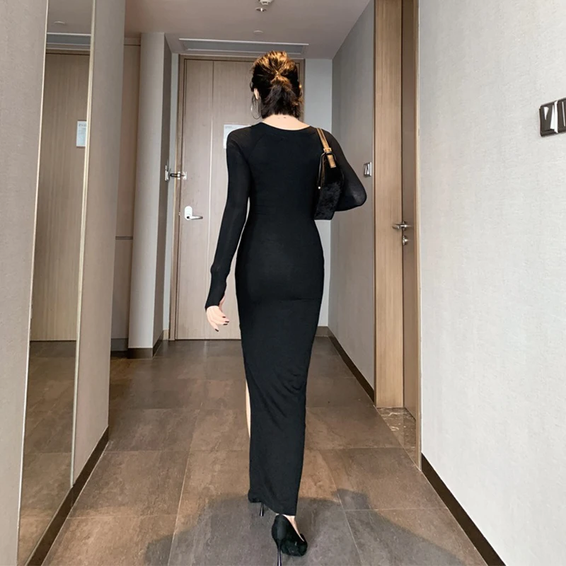 Женское трикотажное платье на пуговицах элегантное черное облегающее с разрезом