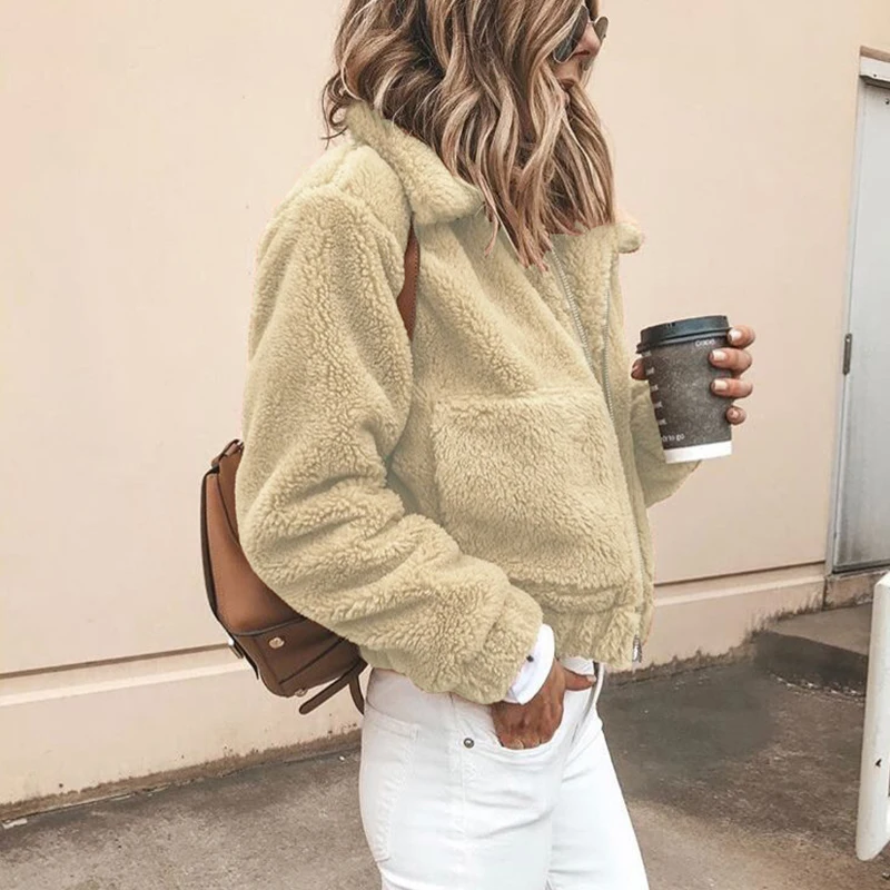 Женская плюшевая куртка с длинным рукавом черная теплая на осень и зиму