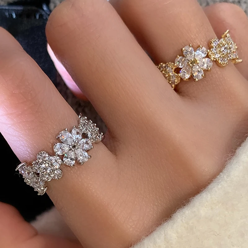 

New design inlaid crystal flower-shaped ring, luxury and elegant women jewelry, accessories for cocktail parties and parties