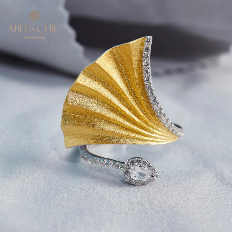 Кольцо женское из серебра 925 пробы с фианитом 5 А