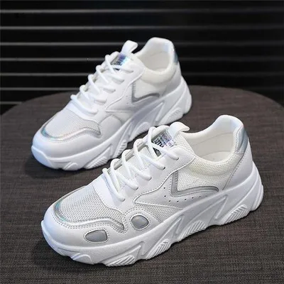 Женские кроссовки на высокой платформе белые дышащие массивной толстой подошве