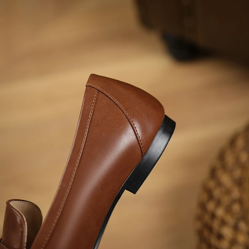 

2021 New Women Flat Shoes Quality Leather Loafers Black Brown White Flats Round Toe Leather Casual Shoes Female