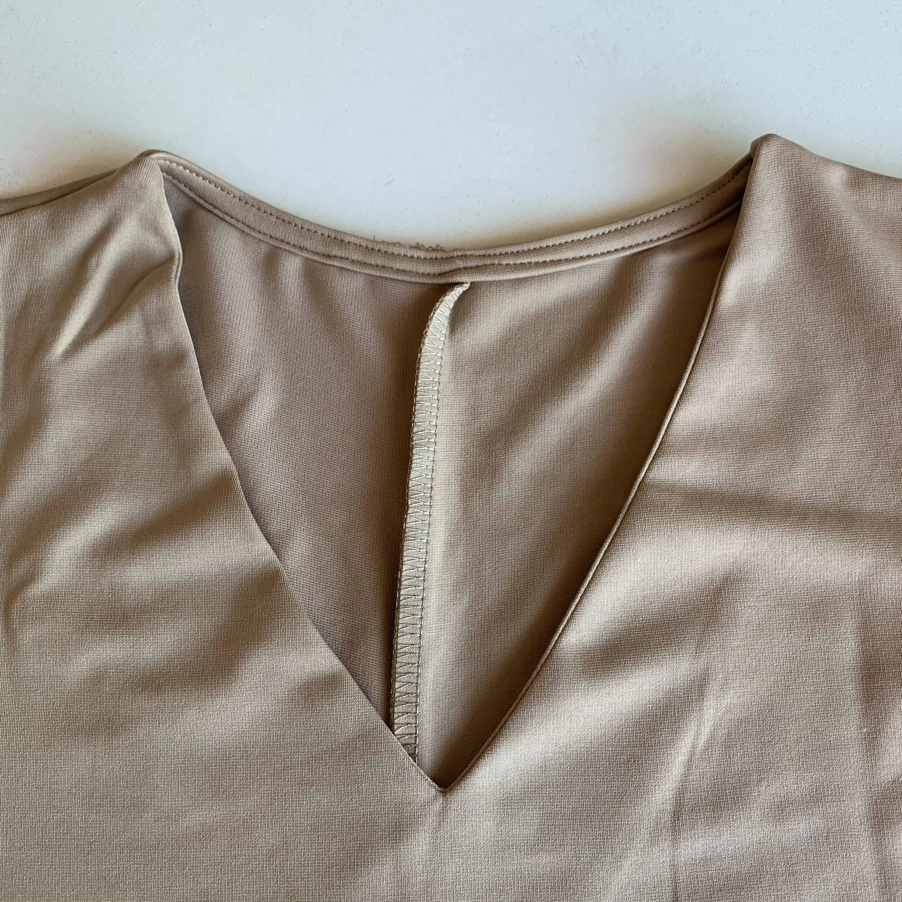 Платье женское длинное ТРАПЕЦИЕВИДНОЕ с V-образным вырезом | Женская одежда