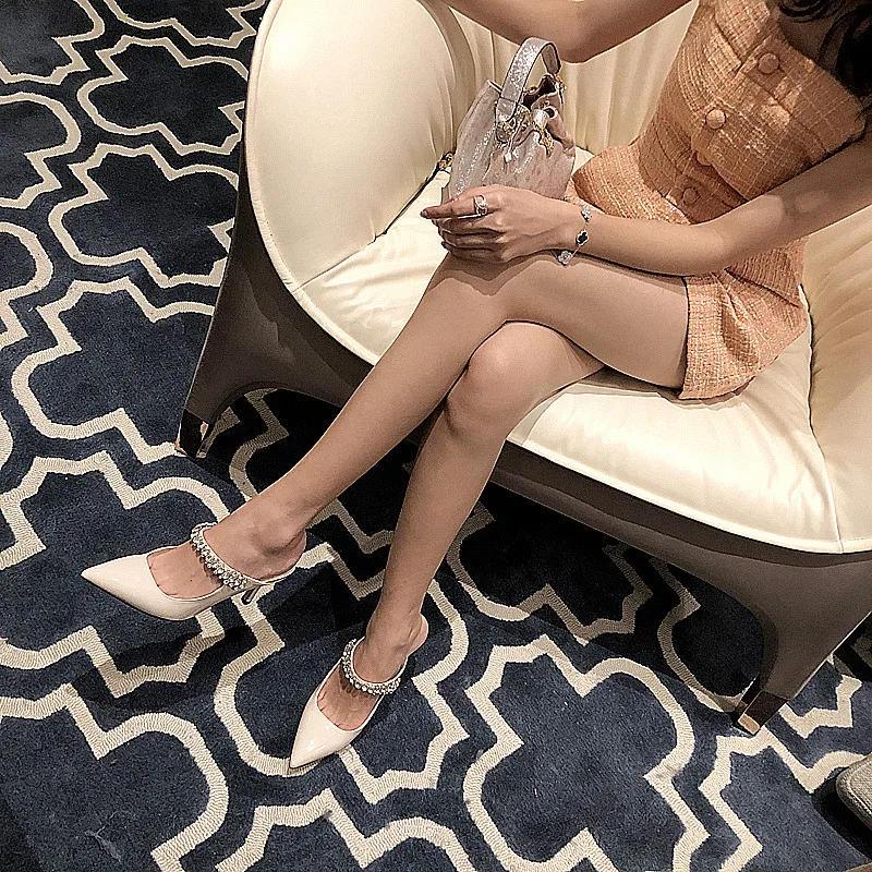 Туфли женские на высоком каблуке заостренный носок простые и удобные со стразами