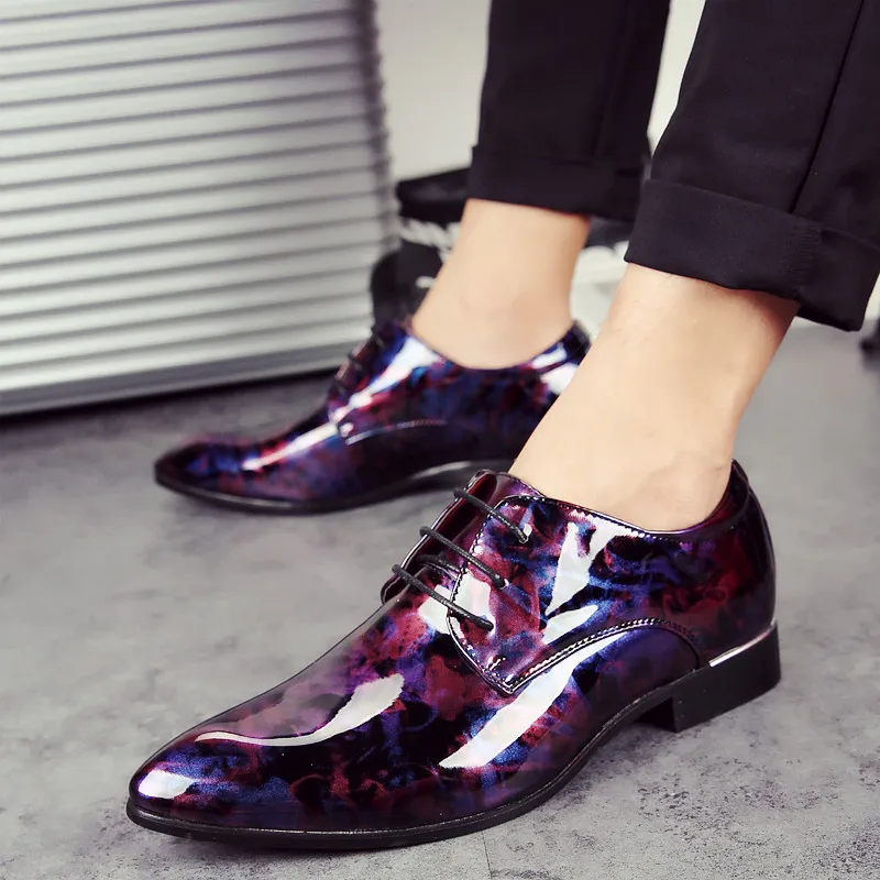 

New 2021 British hair stylist personality bright leather men's leather shoes fashion increased pointed toe trend leather shoes