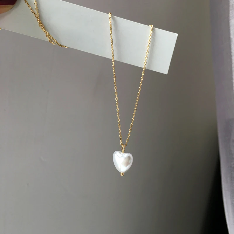 

Fashion Jewelry Short Necklace Hot Selling Thin Metal Chain With A Simulated Pearl Heart Pendant Necklace For Girl Student Gift