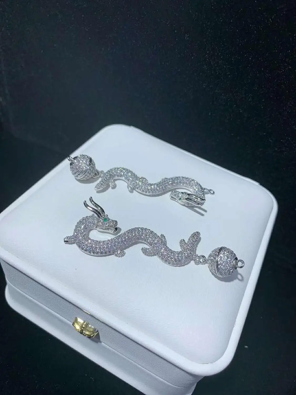 

Zircon micro inlay Chinese dragon 5 color tassel pendant bracelet clasp domineering dragon diy magnet clasp