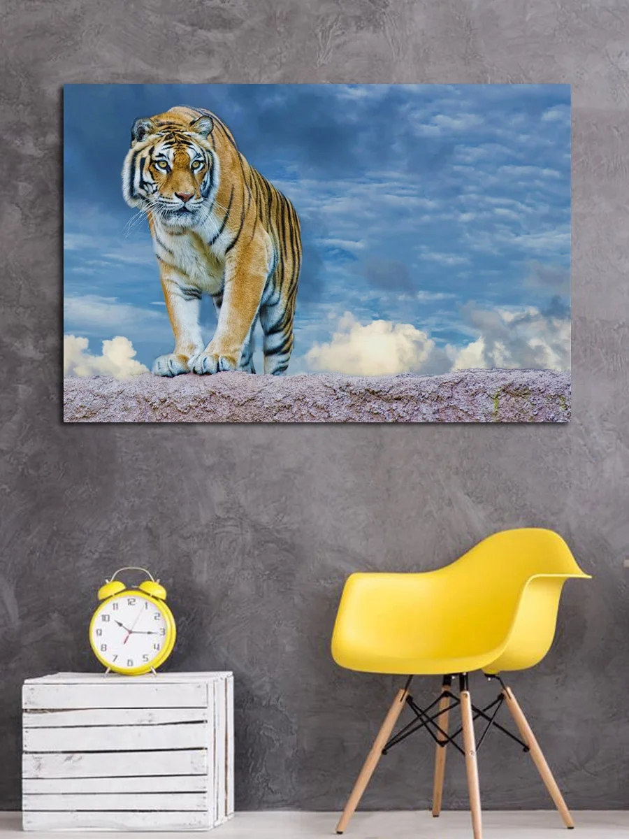 Красивый тигр хищник лапы полосатый в снежном мире ткань фотография домашнее