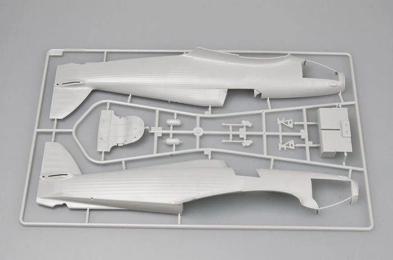 Trumpeter 1/24 02417 Британский бойцер ураган MkIID тропический истребитель самолет Военная