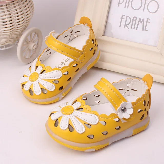 

Fashion LED Light Baby Sandals Cute Fairy Flower Toddler Sandals Carved Hallow Kids Summer Fashion Sandals Outdoor Sandals