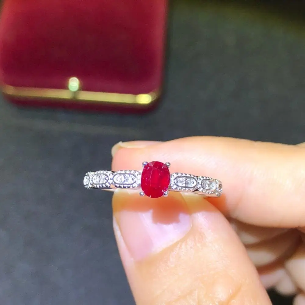 Кольцо из серебра 925 пробы с красным Рубином инкрустированным натуральным