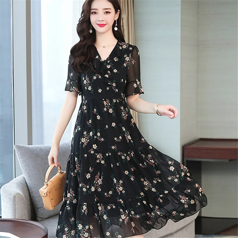 Женское шифоновое платье с высокой талией черное облегающее для отдыха