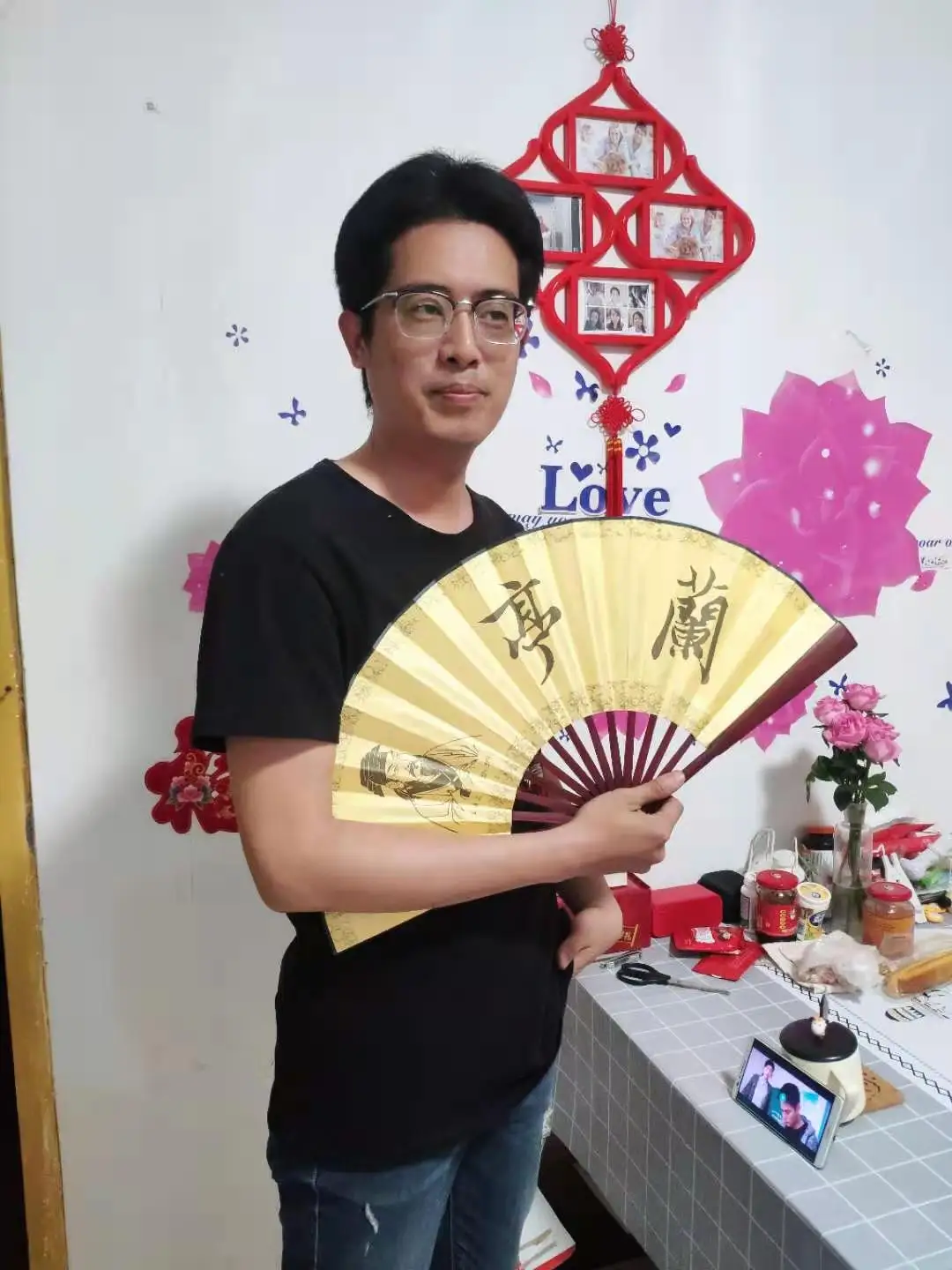 

Chinese Japanese Folding Fan Bamboo Shank Classical Fan High Quality Tassel Elegent Gentleman Fabric Fan