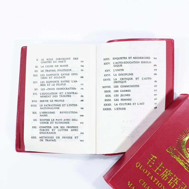 Красная книга с цитатами от китайского лидера Мао ТСЕ-Тунг цзедонга немецким