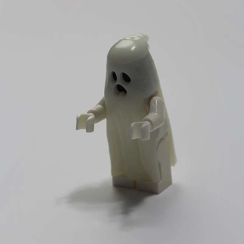 

Скучайте, подождите, пока темнеет, чтобы увидеть маленький призрак сияет! Строительный блок светящийся призрак