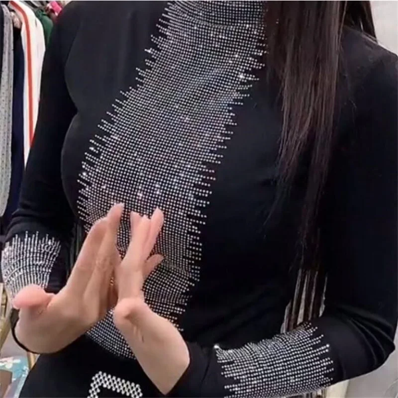 Женская футболка с высоким воротником