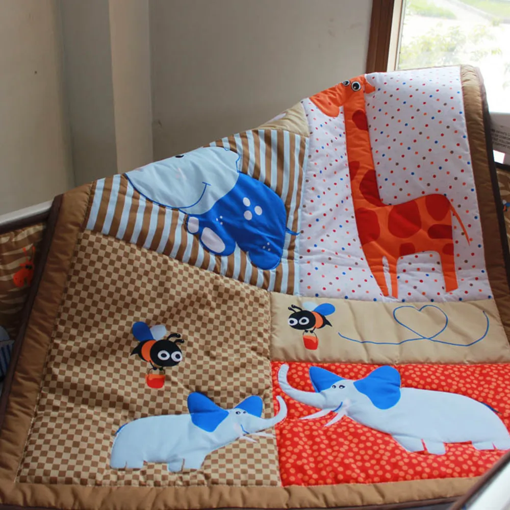 Комплект постельного белья для детей 3 предмета детской кроватки с вышивкой