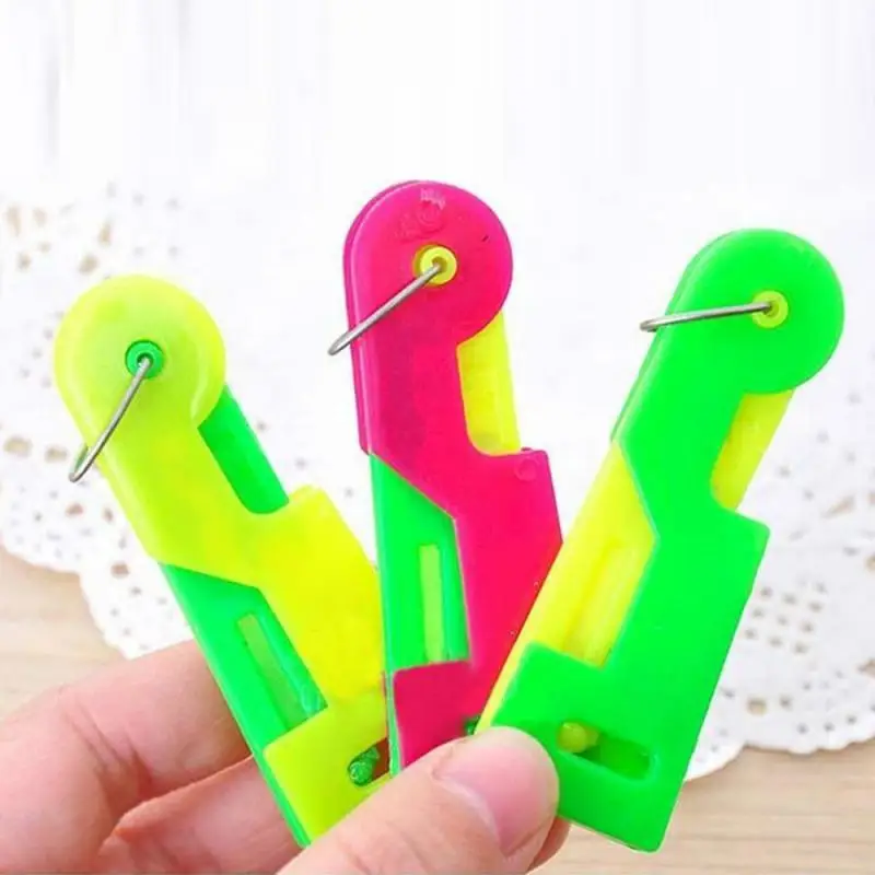

Random Color Elderly Convenient Automatic Sewing Needle Threader Thread Guide Tool DIY Apparel Sewing Accessory Tools