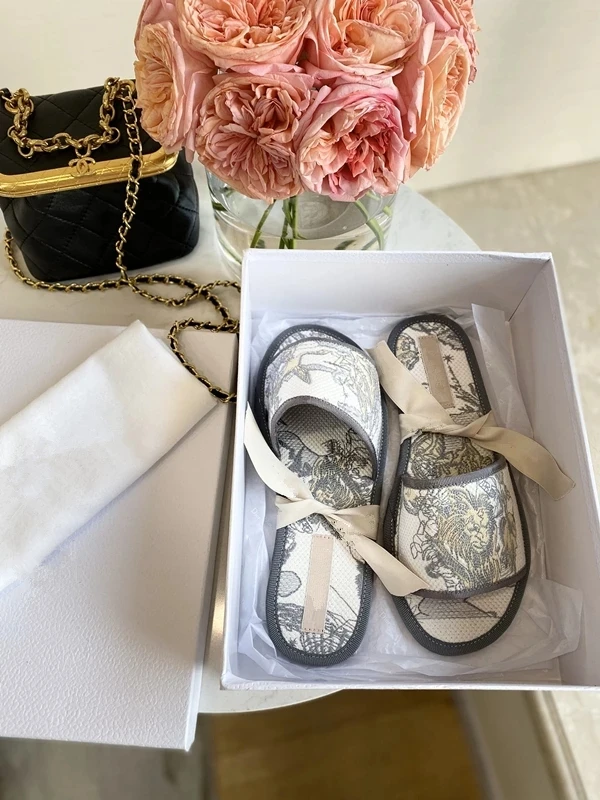 저렴한 자수 여성 슬리퍼 패션 혼합 색상 슬립 여성 플랫 슈즈 활주로 실내 야외 노새 파티 드레스 슈즈 구매 자수 여성 슬리퍼 패션 혼합 색상 슬립 여성 플랫 슈즈 활주로 실내 야외 노새 파티 드레스 슈즈