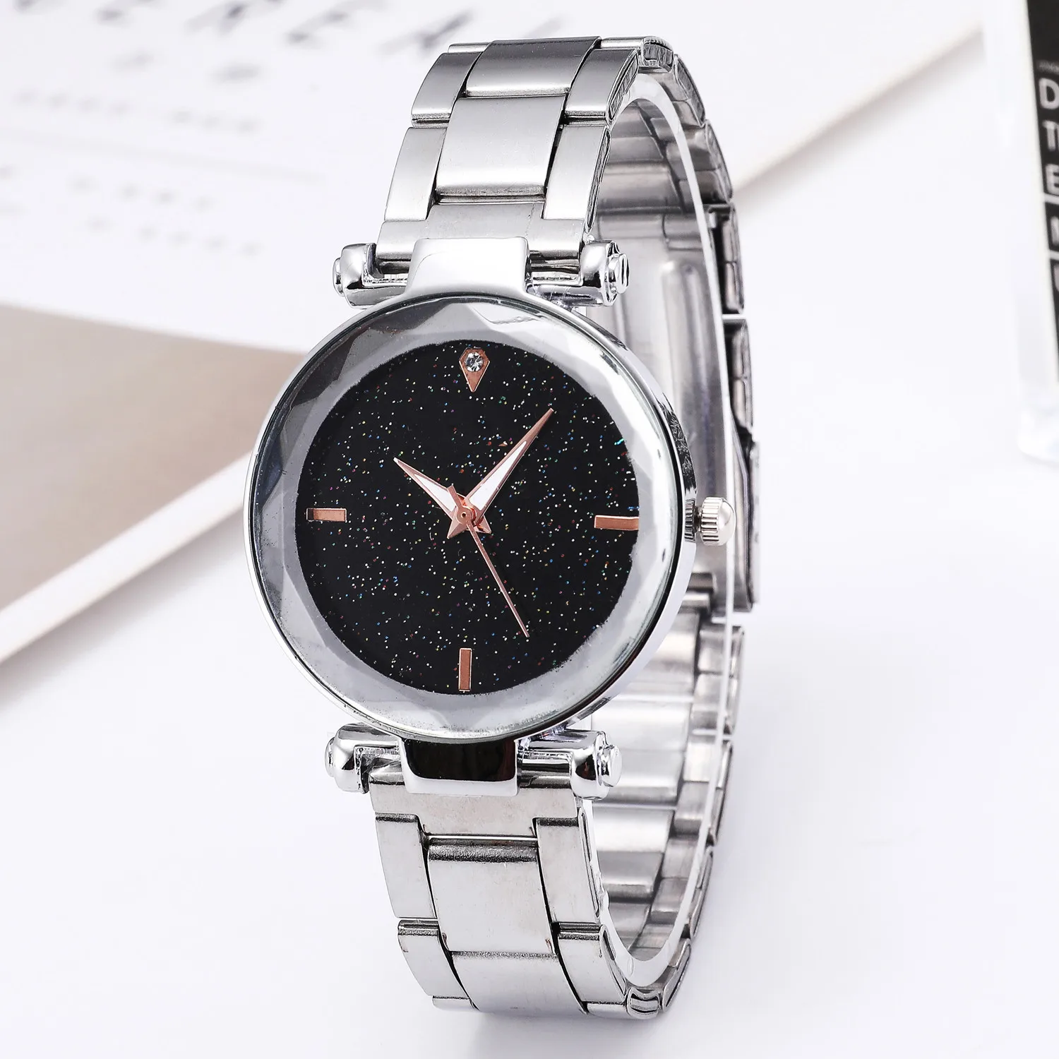 

Fashionable Casual womenS Watch Vogue Gold Star Series Alloy Steel Strip Male Watch WholePop Watches Men And Women