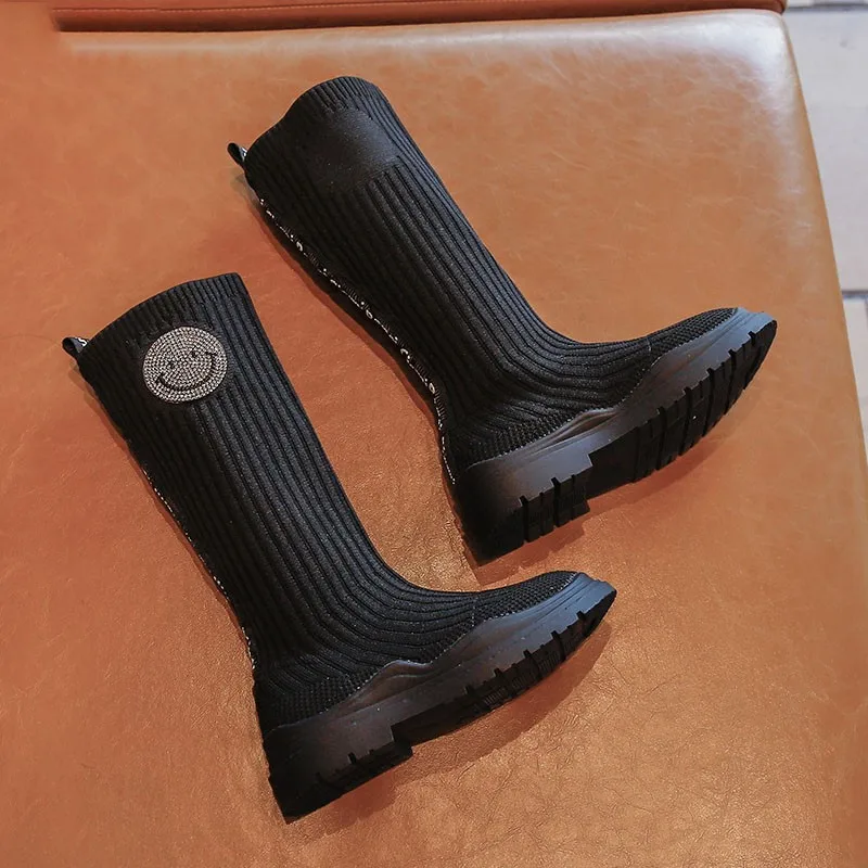 

Детские Нескользящие Ботинки Челси для девочек, новинка, трендовые черные ботинки на квадратном каблуке, женские осенние прогулочные повсе...