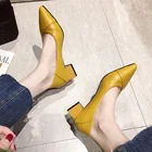 Офисная Женская обувь; Женские туфли-лодочки; Желтые туфли-лодочки; Модельные туфли с острым носком на квадратном каблуке; Сезон весна-осень; Цвет Черный; 8269N