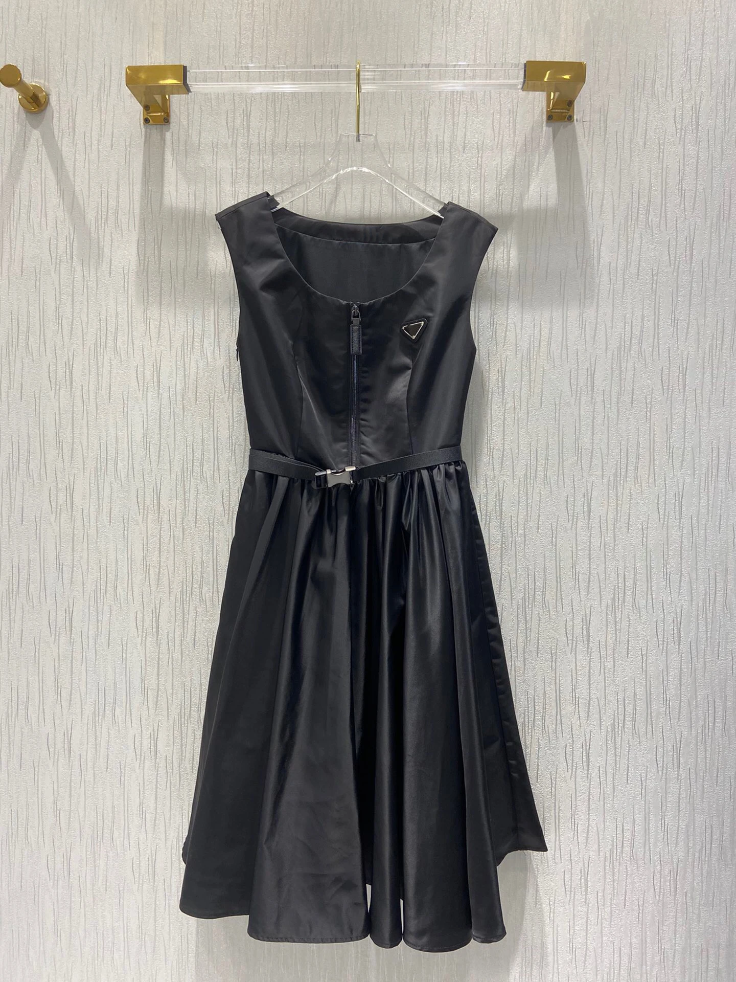 

2021 Spring Summer Luxury Ready to Wear Collection Gothic Street Style Nylon Sleeveless Buckle Belt Black Dress