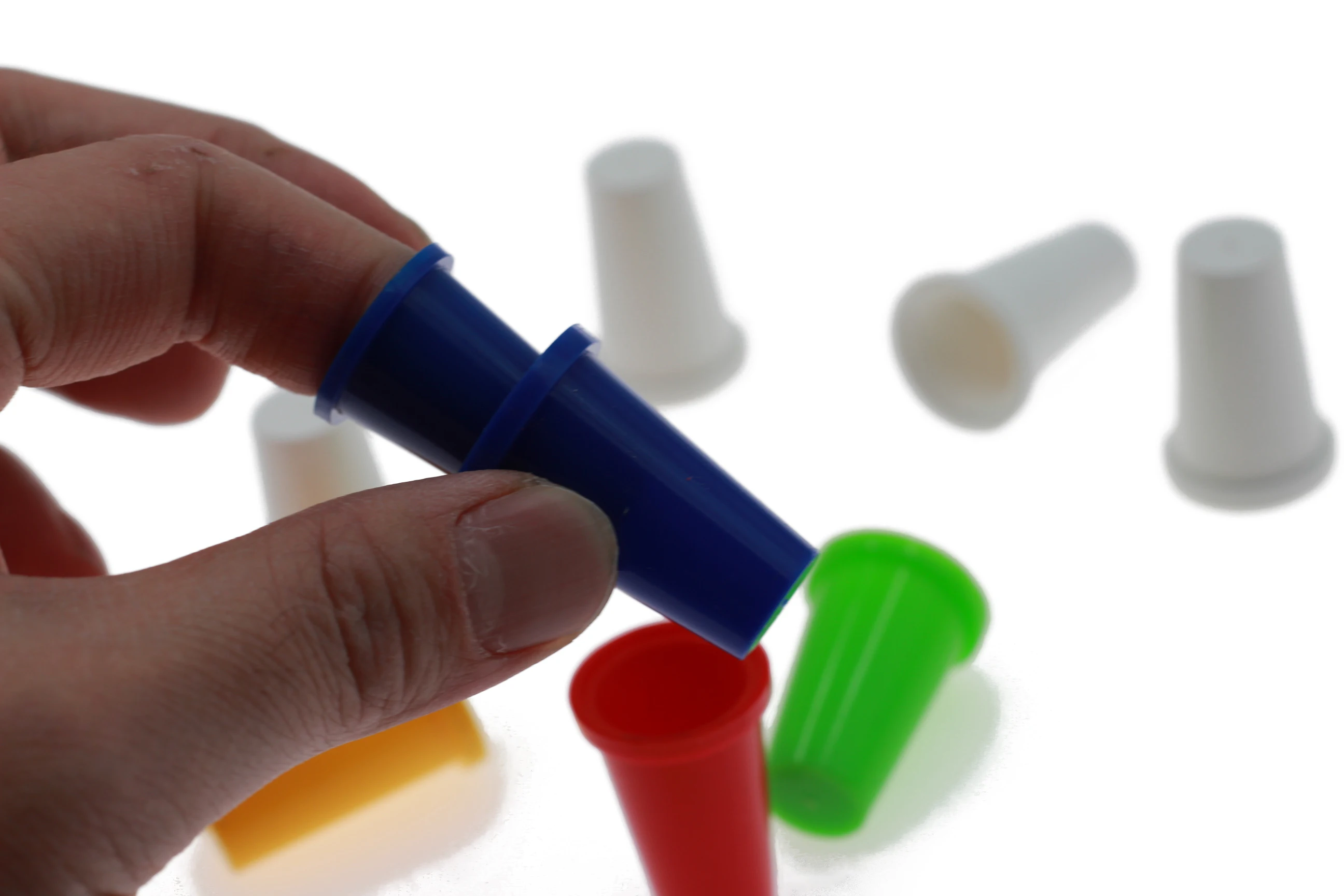 Двойной Цвет 16 Магия наперстки вложенных с двумя пальцами Кепки