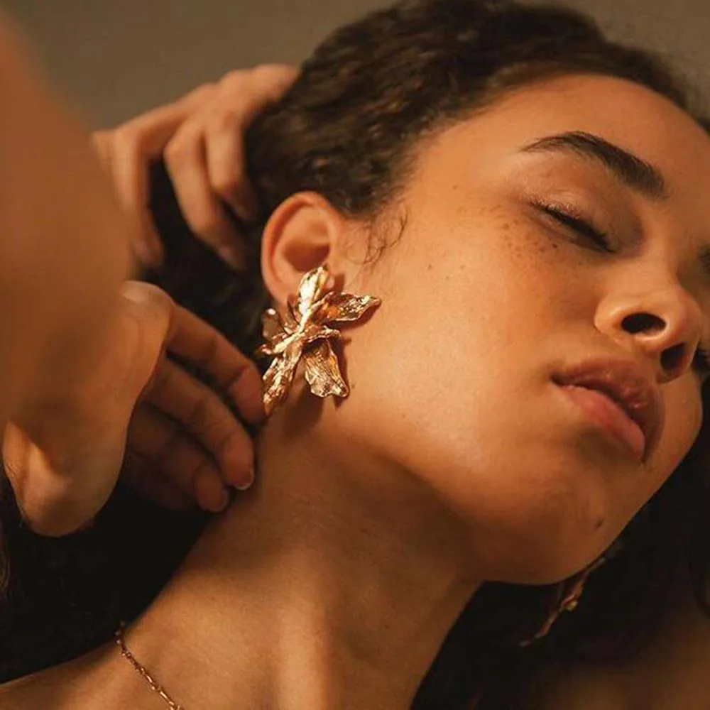 Сережки гвоздики большие Многослойные эффектные праздничные металлические