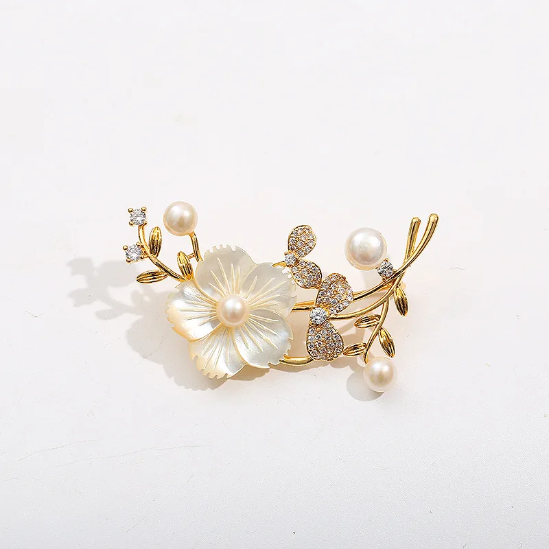 

New freshwater pearl brooch natural shell corsage women inlaid zircon suit accessories wholesale custom