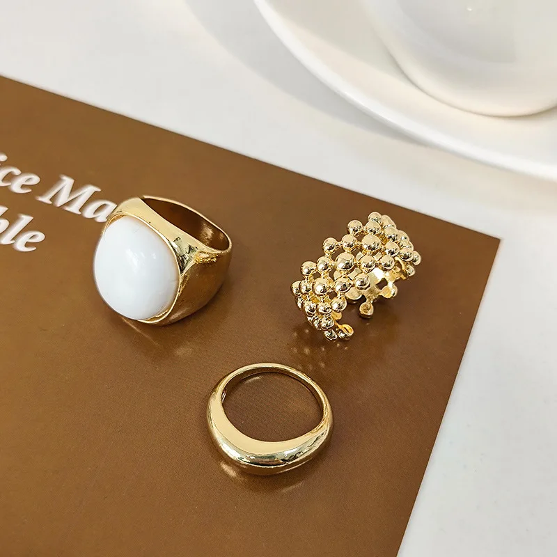 

Simple Style White Resin Ring Set For Women Golden Bead Rings Wholesale Anillo femenino