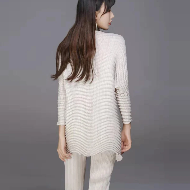 Женская плиссированная футболка Changpleat однотонная свободная с круглым вырезом и