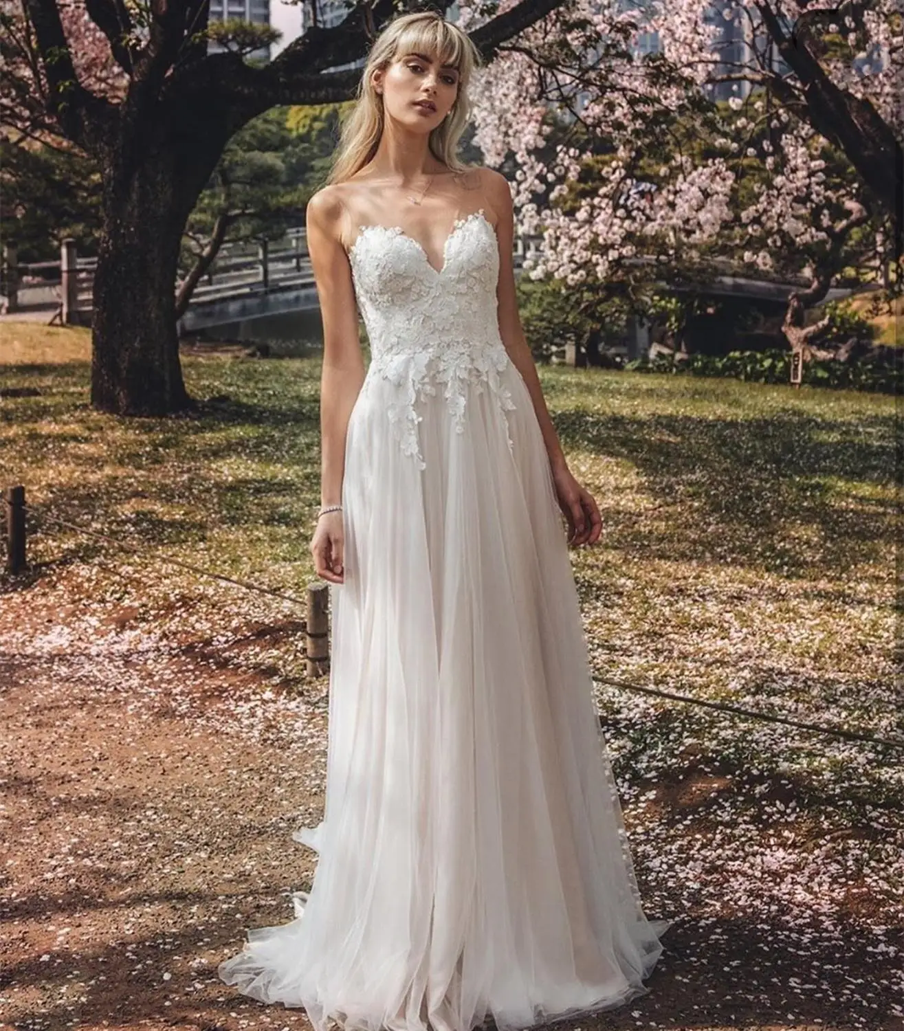 

Wedding Dresses A-Line Sweetheart Lace Appliques Illusion Tulle Backless Floor Length Sweep Train Bride Gown Custom Made New