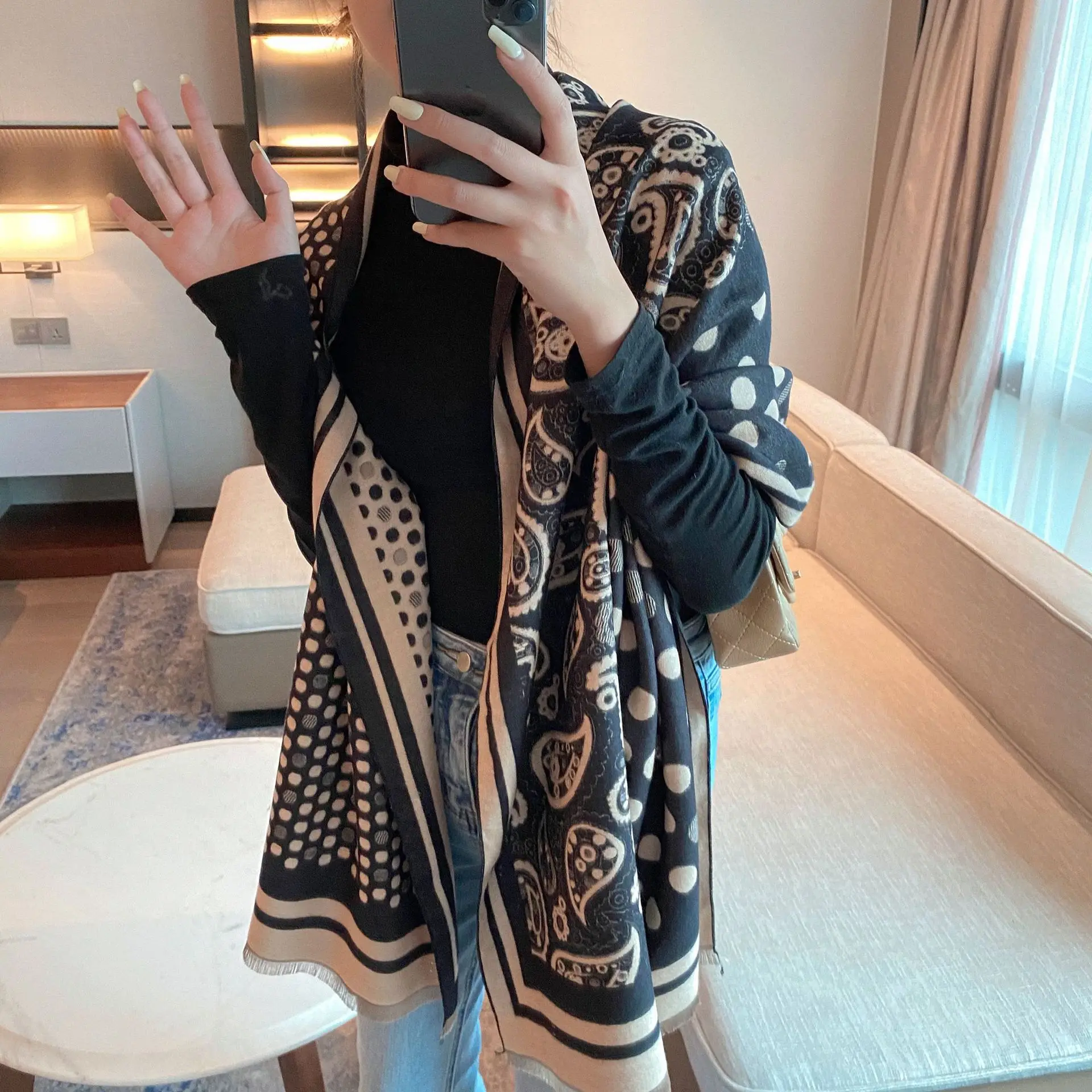 

Двусторонний жаккардовый искусственный кашемировый шарф, женский осенне-зимний декоративный геометрический короткий шарф с кисточками дл...