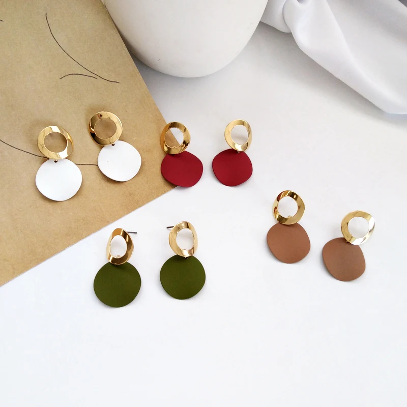 Самые продаваемые товары Простые полые металлические круглые серьги гвоздики