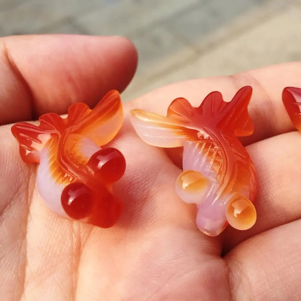 С натуральным красным агатом выгравированный вручную животные маленькие рыбки