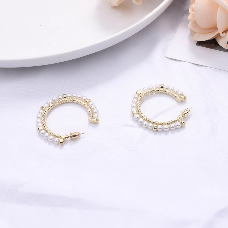 Серьги-кольца с имитацией под жемчуг женские массивные геометрические круглые