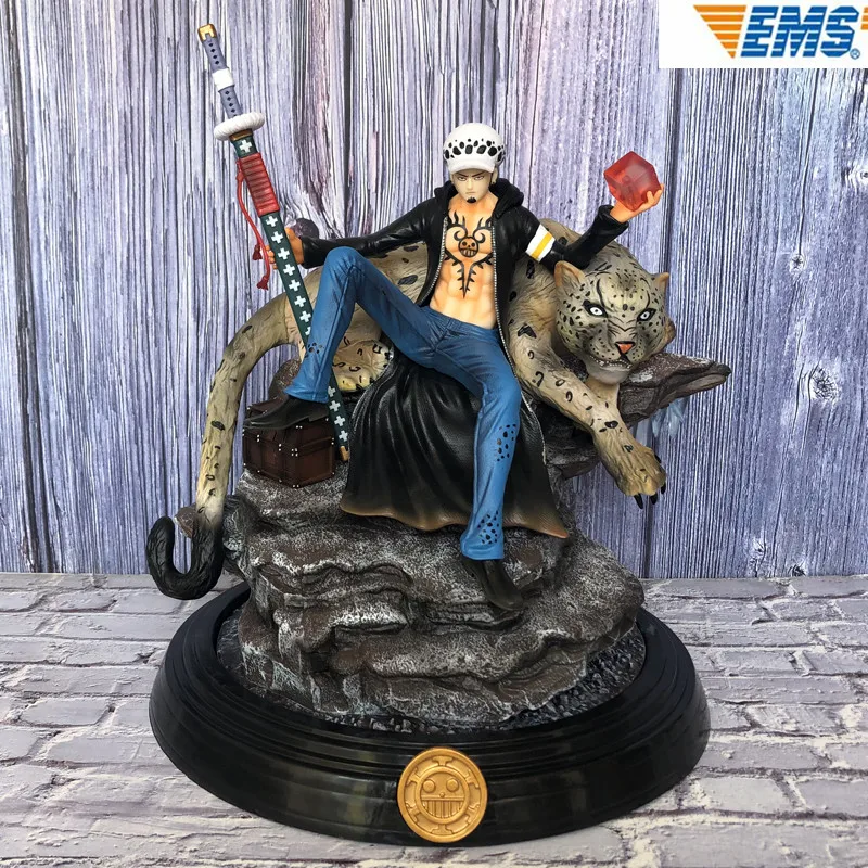 Одна деталь GK сидячем положении в форме снежного барса Трафальгар Ло из