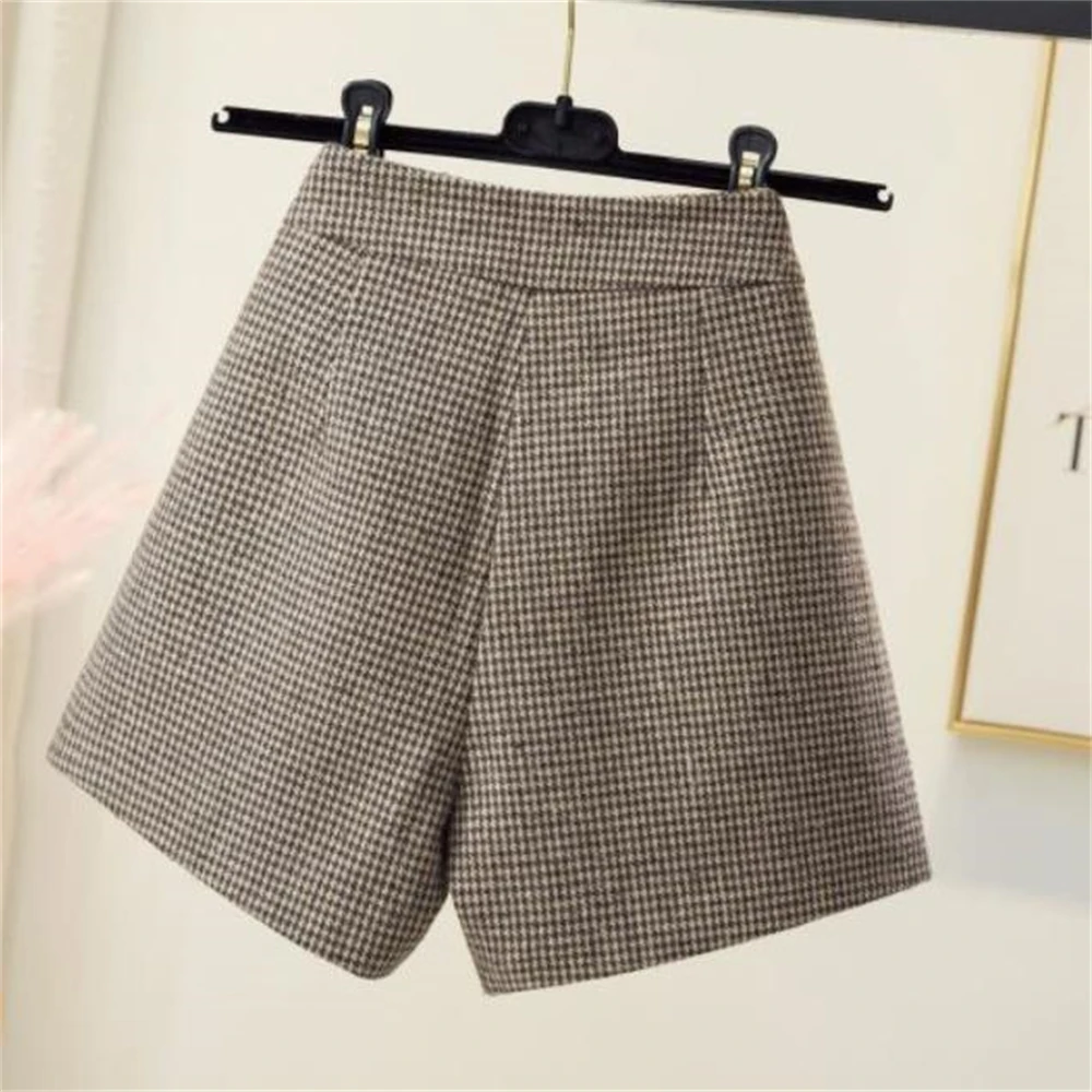 2022 autumn Winter Wool Shorts Women Korean High Waist Plaid Wide Leg Short Pants Femme Casual Loose Boots Breechcloth OuterWear