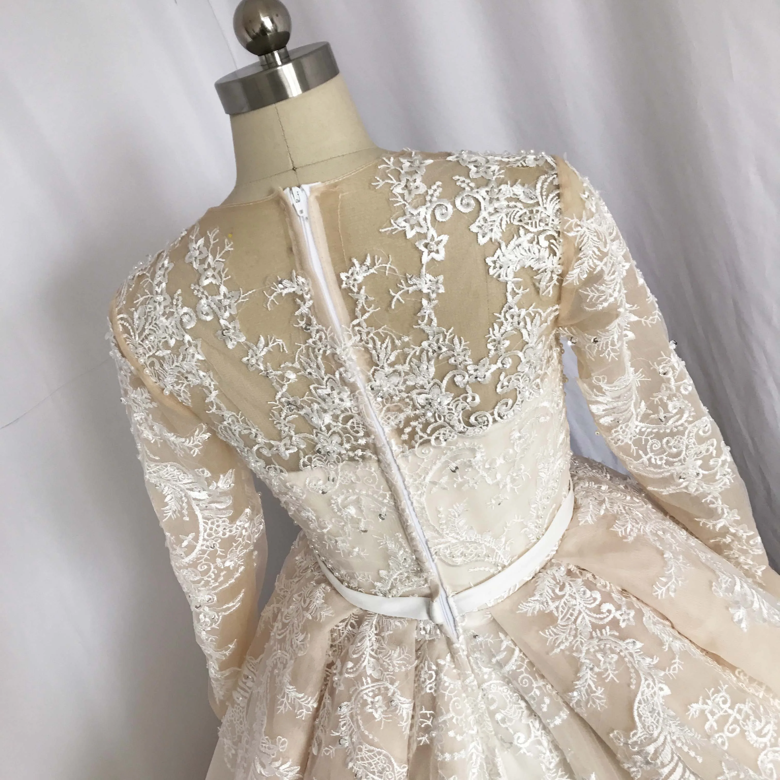 Винтажные свадебные платья плиссированные Бальные цвета шампанского с круглым