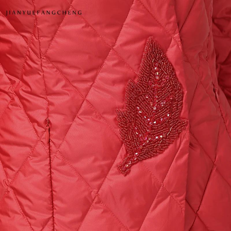 

Fashion Embroidered Women Down Jacket 2020 New Winter Tops Red Slim Short Beaded Duck Down Coat Warm Lightly Casual Down Jackets