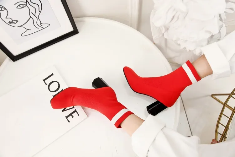 Разноцветные эластичные ботинки на толстом каблуке с квадратной головкой