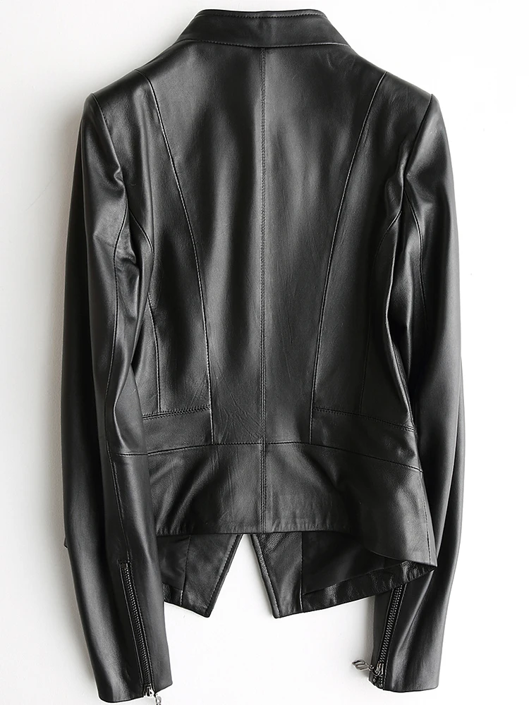 Женская куртка из натуральной овечьей кожи приталенная короткая мотоциклетная