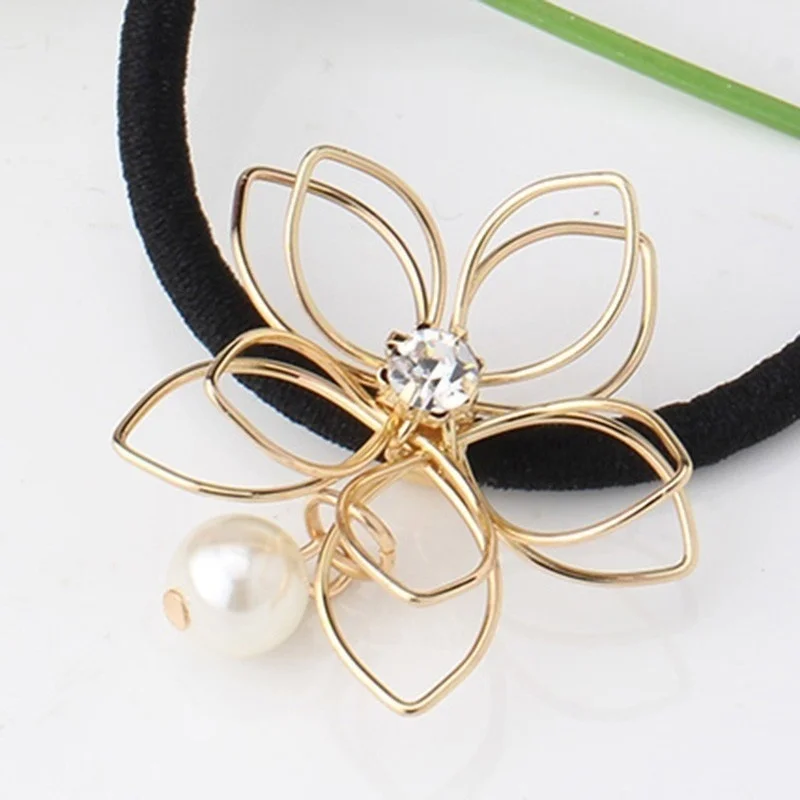 

Simple Flower Pearl Hair Ring