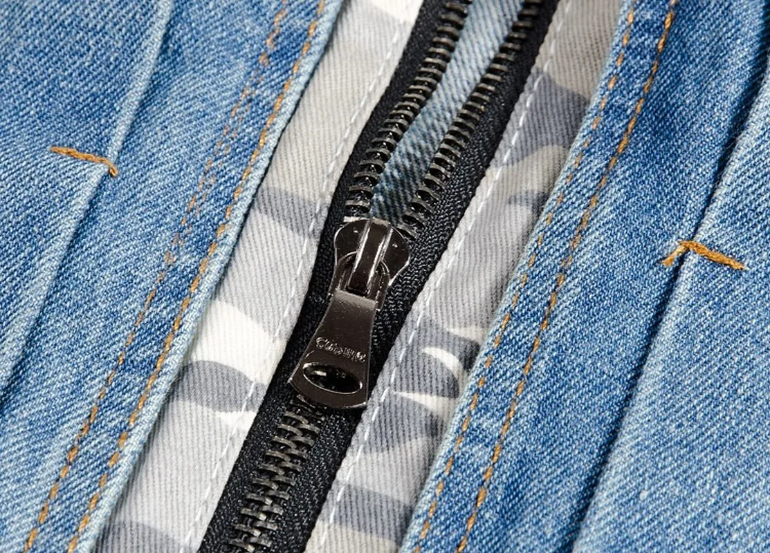 Мужская джинсовая куртка без рукавов камуфляжная тонкая байкерская из денима