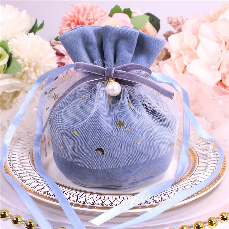 

Gift Bags Drawstring Wedding Favors Guests Chocolate Candy Packaging Bags Favor Birthday Party Candy Box Flannel Pouch