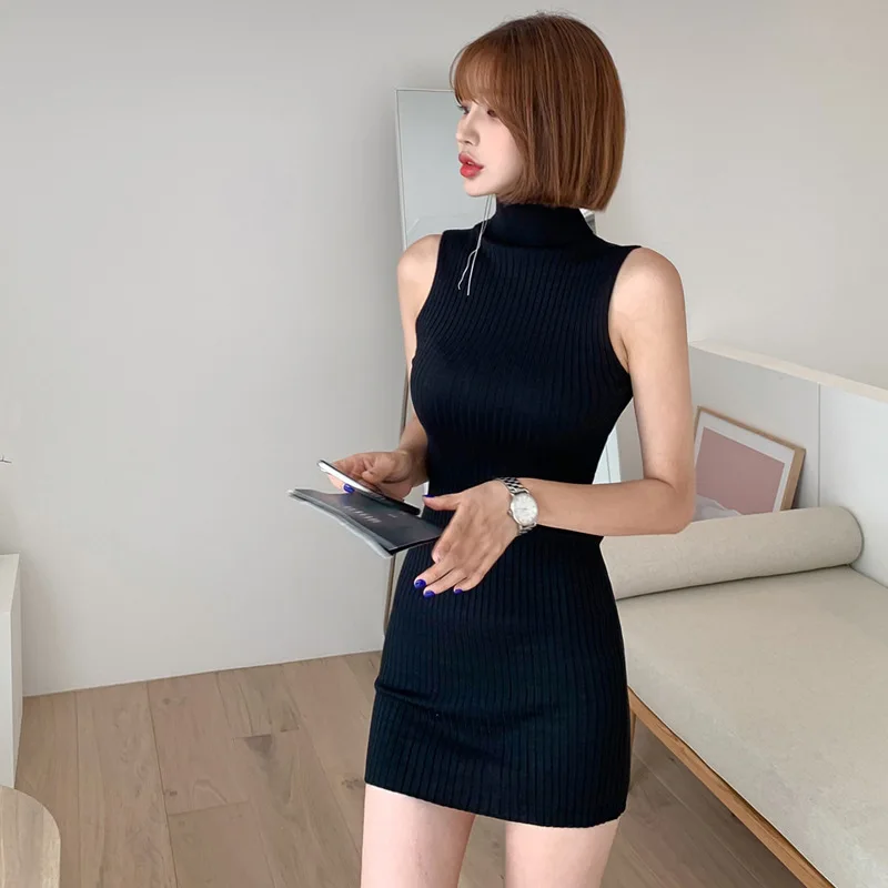 Женское облегающее платье футляр без рукавов черное трикотажное с высоким