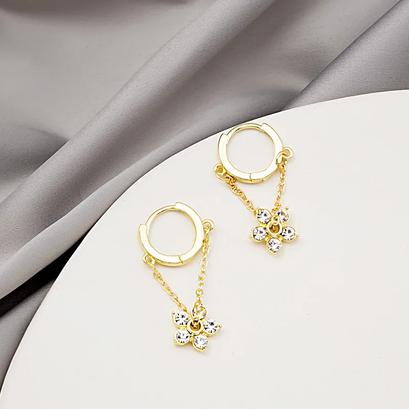 

2021 super flash chain flower rhinestone earrings all-match exquisite small and simple ear buckle ear ring