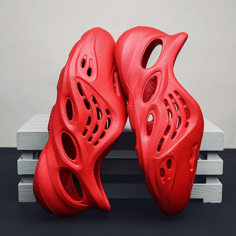 

Men Designer Kanye West Sandals Summer Beach Fashion Shoes Leisure Breathable Outdoor Antiskid Shoes 4 Colors 2021 36-45 Euro